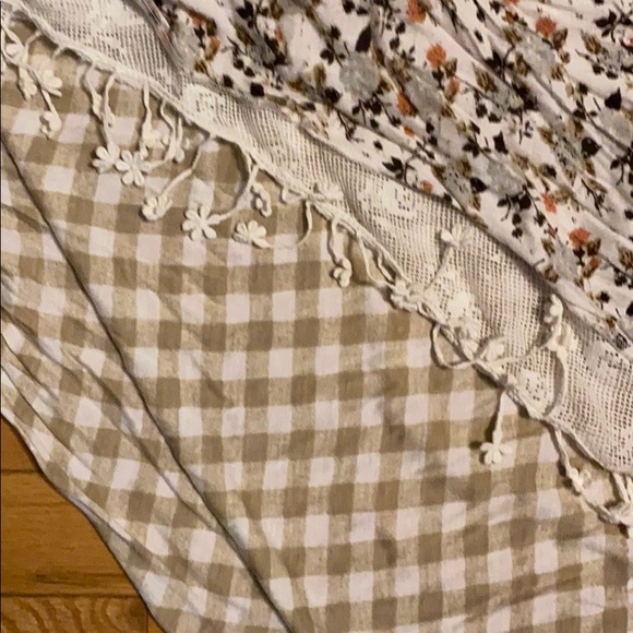 2/$20 Unique scarf - Picture 3 of 3